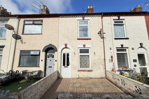 2 bed property, in Winifred Road, £75,000