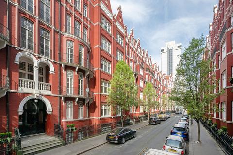 4 bed property, in Cabbell Street, £900,000