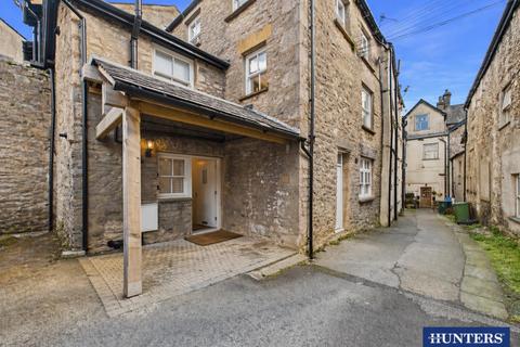 3 bed property, in Gillinggate, £310,000