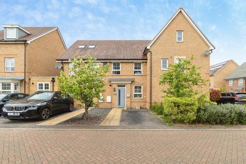 2 bed property, in Peregrine Way, £400,000