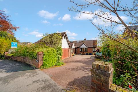 3 bed property, in Burfield Drive, £825,000