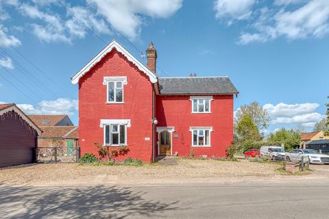 6 bed property, in Station Road, £575,000