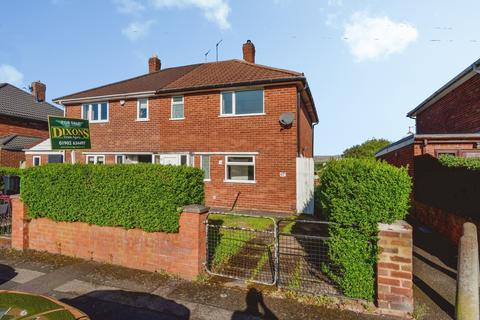 2 bed property, in Stanley Road, £180,000