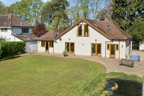 4 bed property, in Farthing Green Lane, £1,275,000