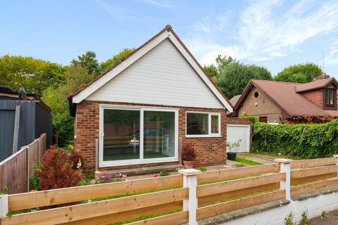 2 bed property, in The Crescent, £525,000