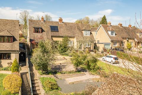 3 bed property, in The Drive, £485,000
