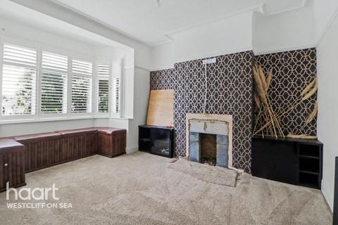 3 bed property, in Hildaville Drive, £350,000