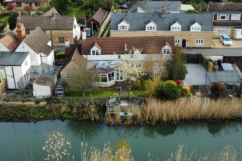 3 bed property, in Bridge Street, £525,000