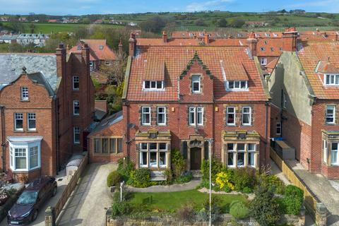 8 bed property, in Leeside, £745,000