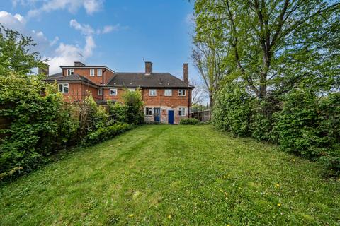 4 bed property, in Bertie Place, £425,000