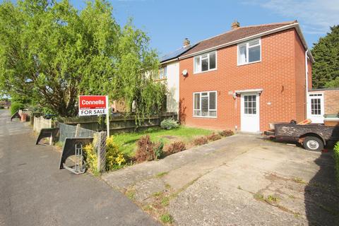 3 bed property, in Burns Avenue, £260,000
