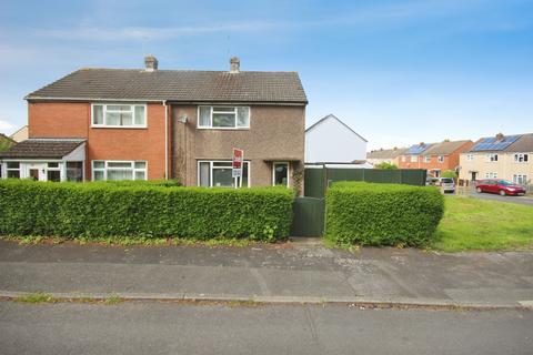 2 bed property, in Stretton Crescent, £250,000