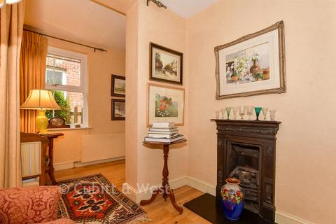 3 bed property, in Stane Street, £550,000