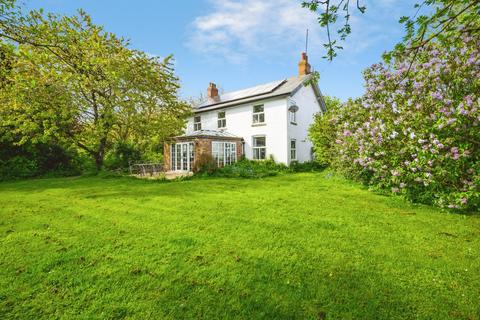 4 bed property, in Asperton Road, £550,000