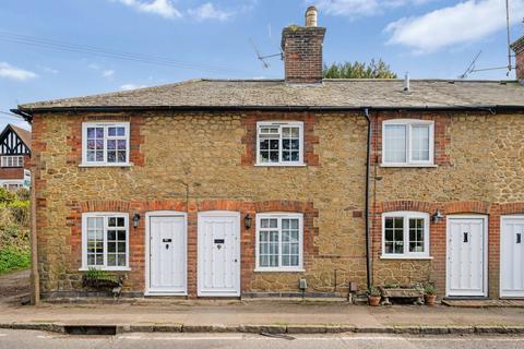 1 bed property, in Titsey Road, £290,000