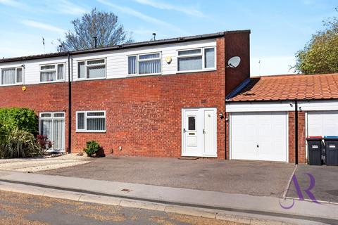 3 bed property, in Plowman Close, £325,000
