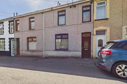 3 bed property, in Cavell Street, £90,000