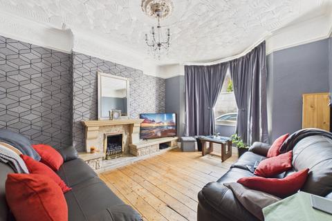 4 bed property, in New Road, £250,000