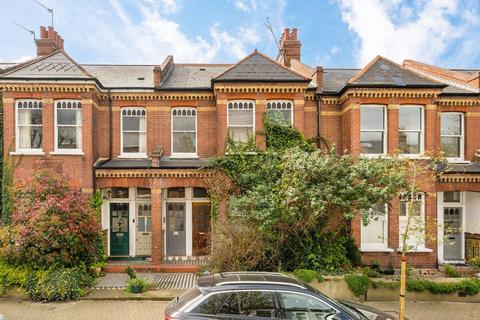 3 bed property, in Boundaries Road, £650,000