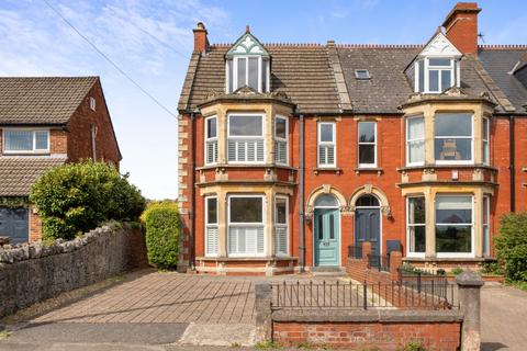 5 bed property, in Central Wells with period features, £695,000