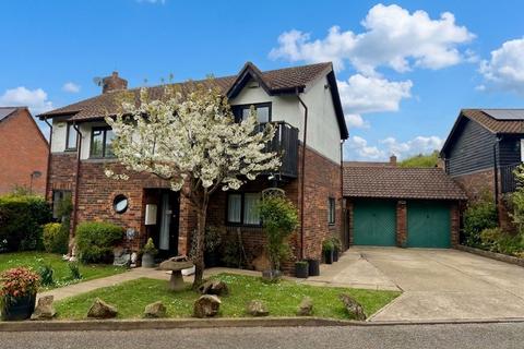 4 bed property, in Wedgwood Avenue, £550,000