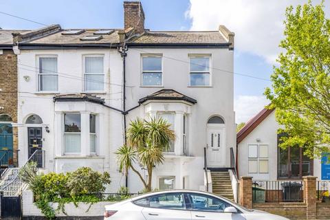 2 bed property, in Cunnington Street, £900,000