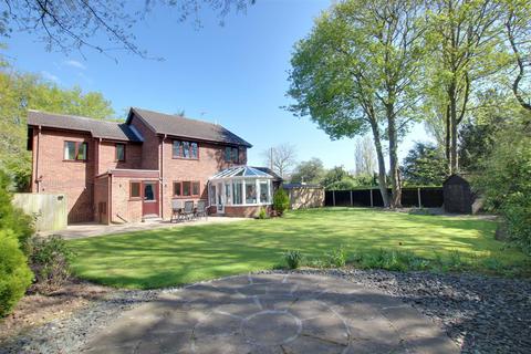 4 bed property, in Fountain Close, £499,950
