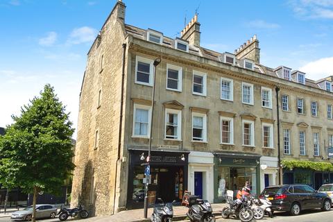 1 bed property, in Westgate Buildings, £260,000