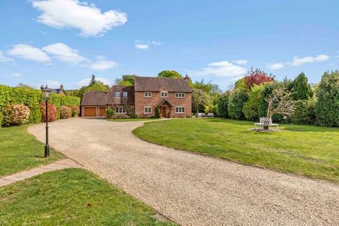 4 bed property, in Askett, £1,195,000