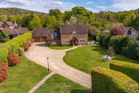 4 bed property, in Askett, £1,195,000