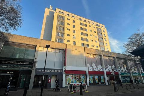 1 bed property, in Broadway, £120,000