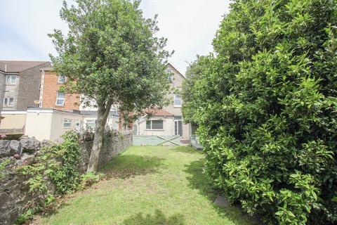 5 bed property, in Milton Road, £385,000