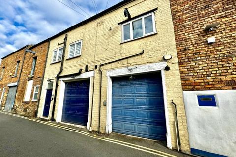2 bed property, in Albemarle Back Road, £90,000