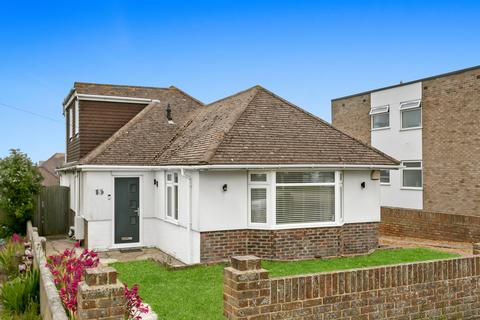 3 bed property, in Lincoln Avenue, £400,000