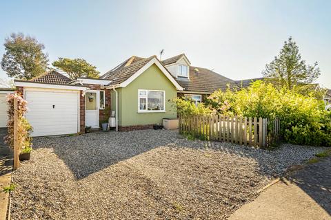 4 bed property, in Manor Park Road, £325,000