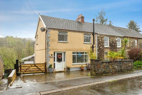 4 bed property, in Heol Tawe, £275,000