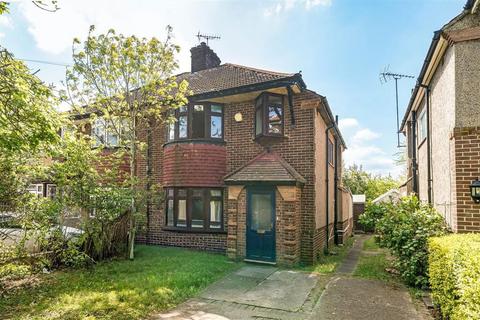 3 bed property, in Wricklemarsh Road, £599,995