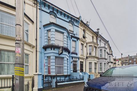 9 bed property, in Cambridge Gardens, £385,000