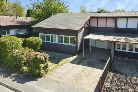 3 bed property, in Dodkin, £200,000