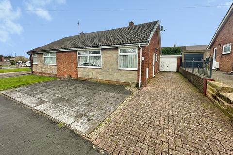 2 bed property, in Henhurst Ridge, £175,000