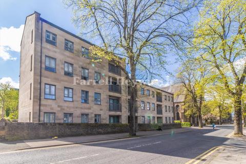 2 bed property, in Nelson Street, £160,000