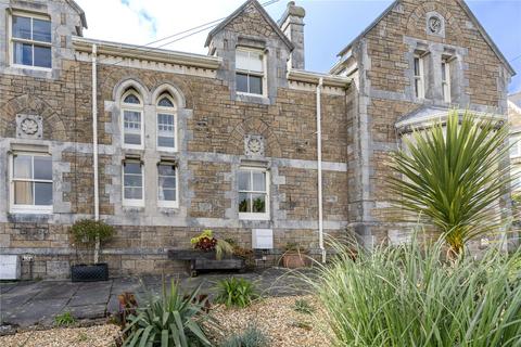 2 bed property, in Coastguard Crescent, £265,000