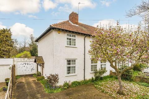 3 bed property, in Queens Way, £635,000