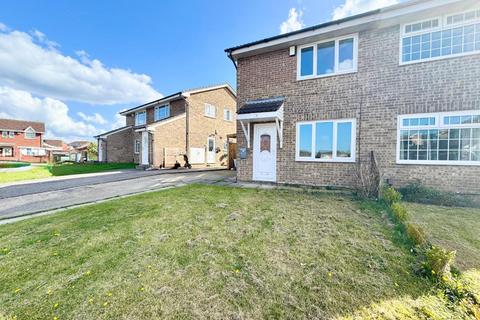3 bed property, in Avens Way, £140,000