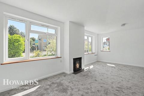 2 bed property, in Colville Road, £255,000