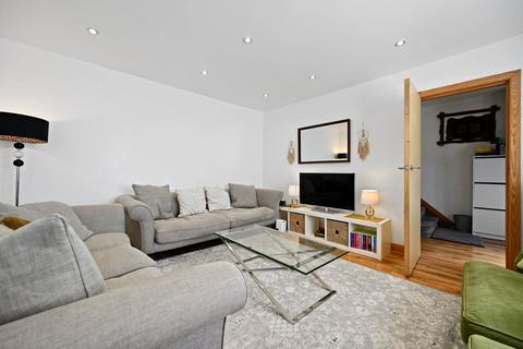 3 bed property, in Darwin Drive, £550,000