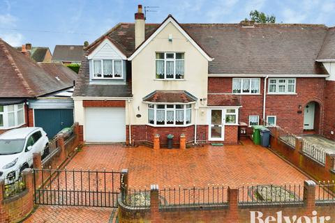 3 bed property, in Victoria Avenue, £350,000