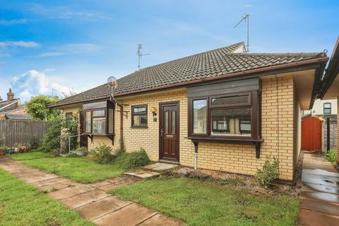 2 bed property, in Vinery Court, £120,000