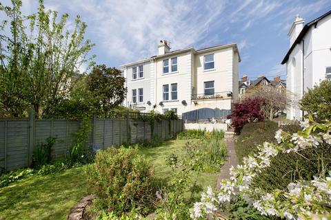 1 bed property, in Ferndale Road, £185,000