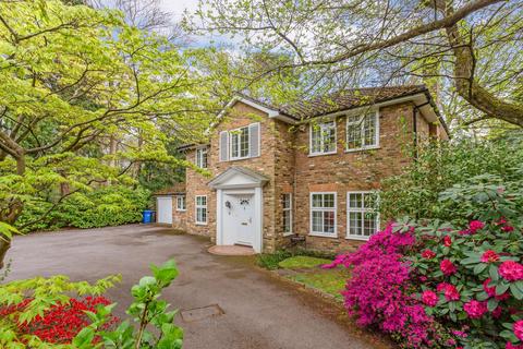 5 bed property, in Hamilton Drive, £1,495,000